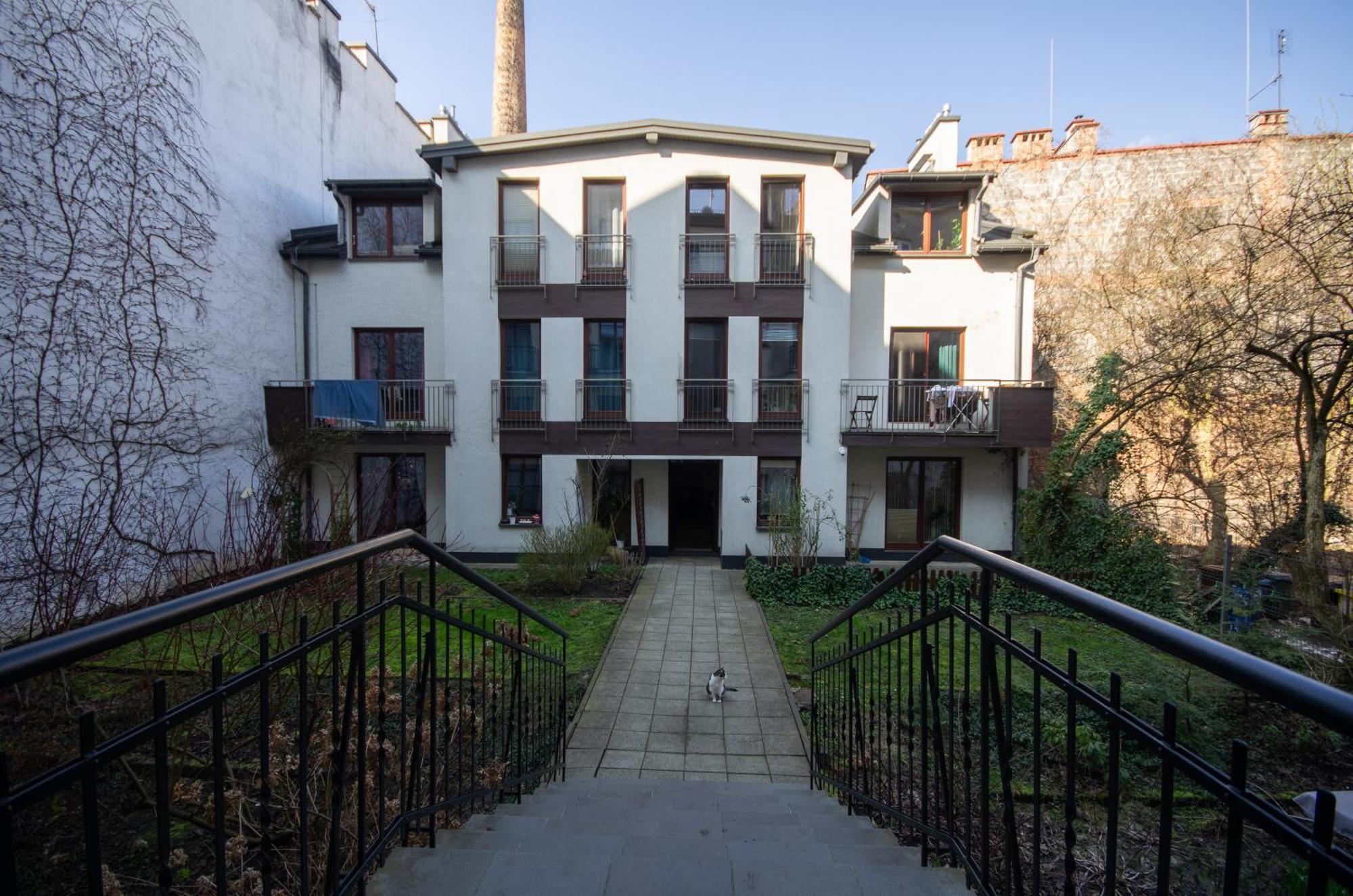 Inpoint Near Schindler Factory & Getto Memorial